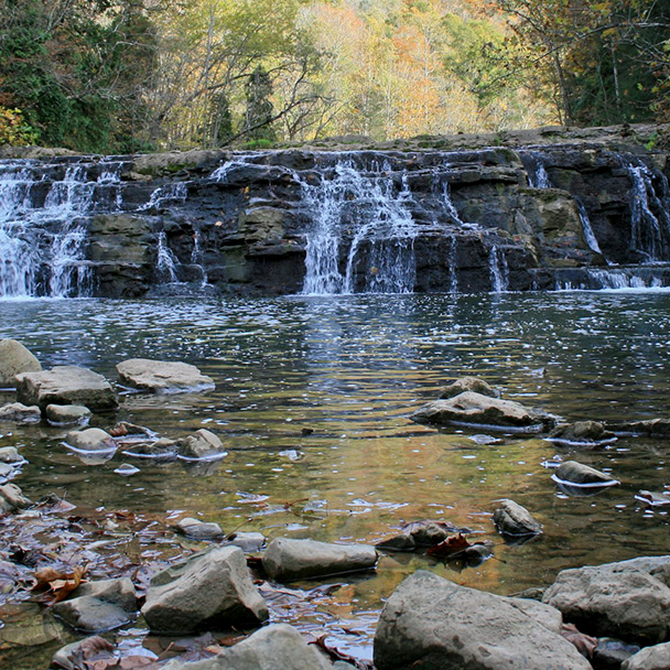 ابحث عن نهر ذو مناظر خلابة