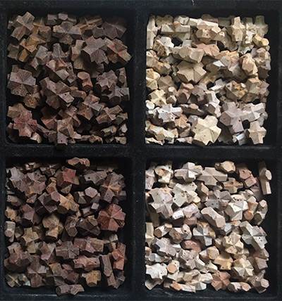 أحجار الجنيات السادة