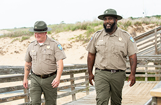 Rangers at First Landing State Park حراس متنزه ولاية فيرجينيا